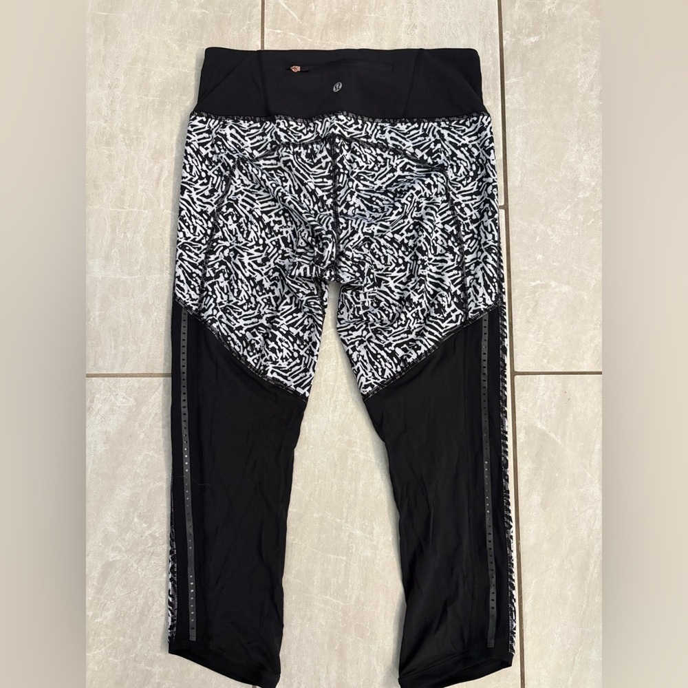 Lululemon Capri leggings Black and White Patterned